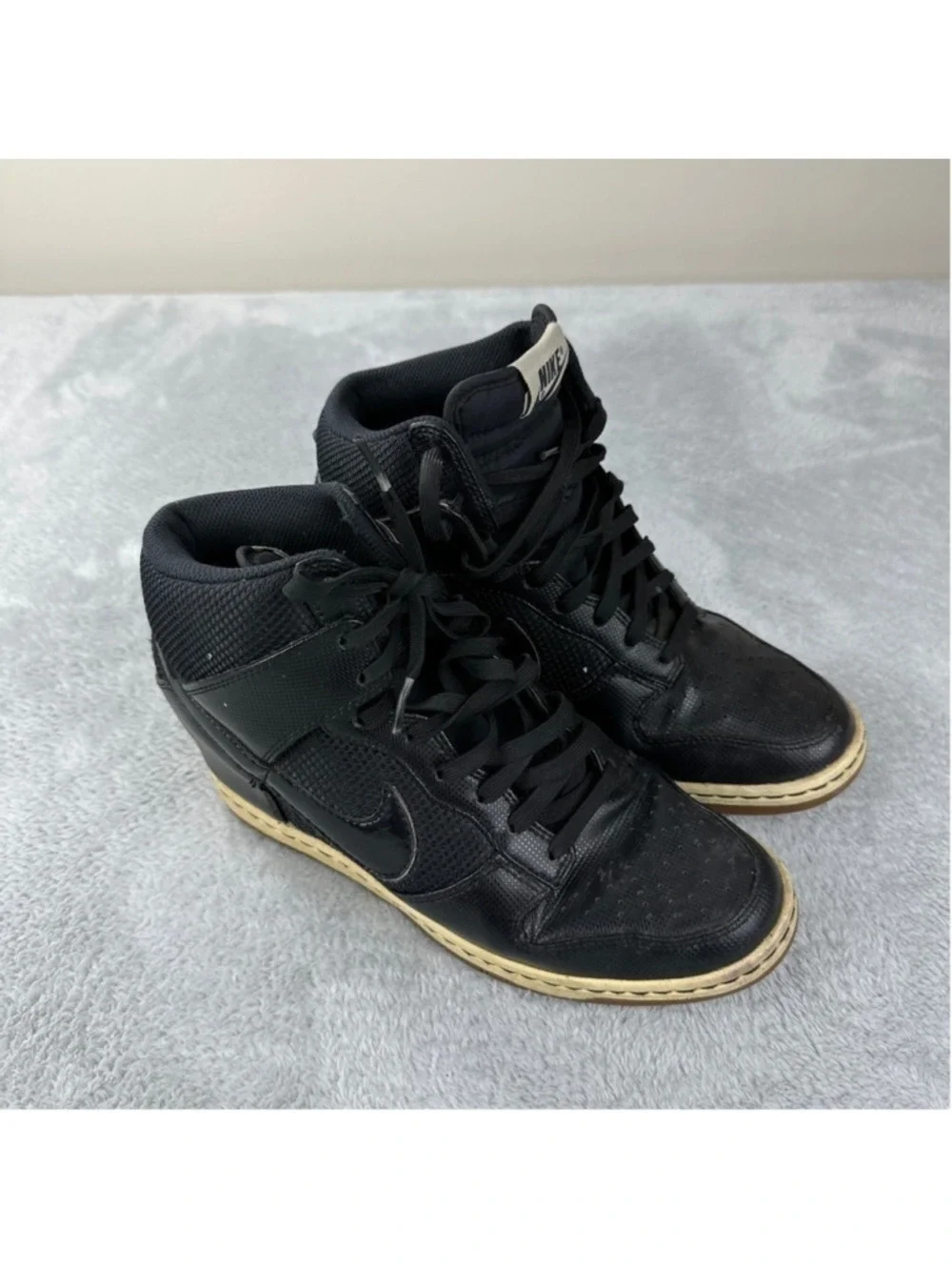 Nike Women Dunk Sky Hi Black Mesh Gum Size 9.5